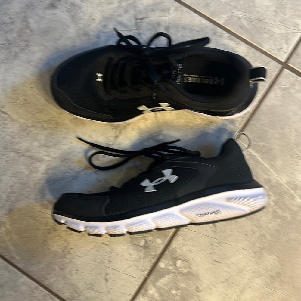 Under Armor Tennis Shoes